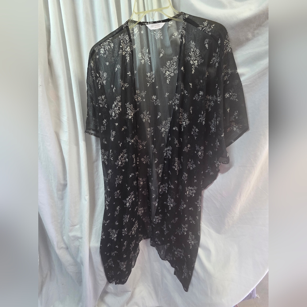 LC Lauren Conrad Black and White Floral Kimono - Picture 1 of 3